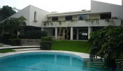 CASA COM 711m² NO JARDIM GUEDALA COM VISTA PARA O PARQUE ALFREDO VOLPI.
