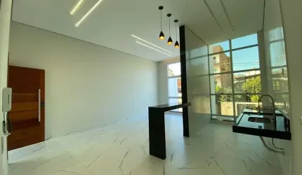 Casa Bairro Jardim Panorama. Cód. K225, pé direito duplo. 3 Quartos/suite, 3 vgs. Quintal. Área gourmet com armários planej.
