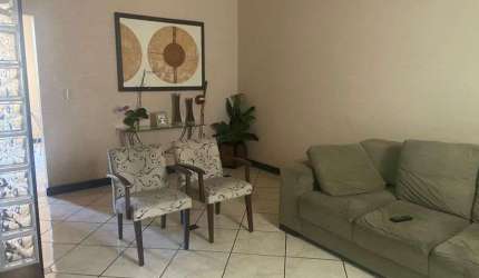 Apartamento Bairro Veneza, perto do centro, excelente localização. Duas vagas. Comercio próximo.