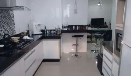 Apartamento Bairro Iguaçu, A064. Primeiro andar, piso porcelanato , 2 vagas. Região de Ipatinga