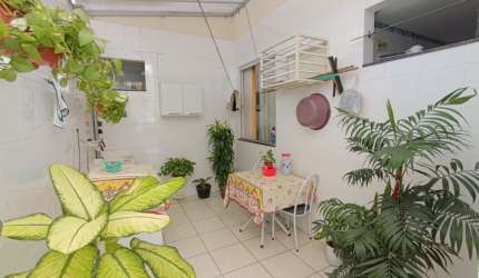 Apto Térreo Cód. A381. Bairro Bethânia, 3 qts/suite, Clarabóia, área total 100 m². Sol da manhã, perto da avenida.
