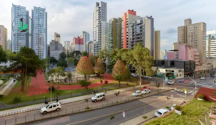 Apartamento com 185,00m² úteis, em frente ao Shopping Curitiba, 4 dormitórios, duas sacadas!