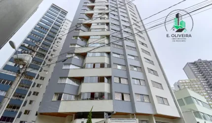 Apartamento com 299,00m² privativos em frente a Praça da Ucrânia no Bigorrilho, duas sacadas, duas vagas, um por andar.