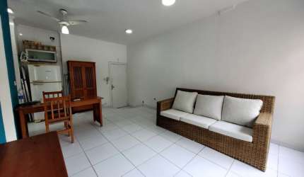 Bom apartamento, pronto para morar.