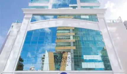 Apartamento com 3 quartos à venda em Meia Praia, Itapema  por R$ 2.890.000
