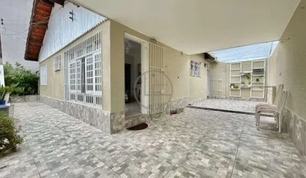 Casa Reformada a 250 metros da Praia