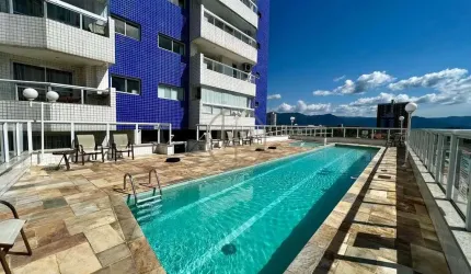Apartamento com Sacada Gourmet, Pequena Vista Mar e Lazer Completo