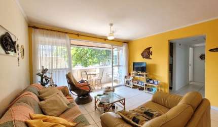 Apartamento a 100 metros da Praia Central de Guaratuba, muito espaçoso e  bem localizado
