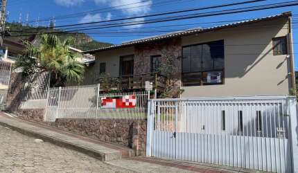 Casa com 2 quartos para alugar na Rua Luiz Pasteur, --, Trindade, Florianópolis por R$ 9.500