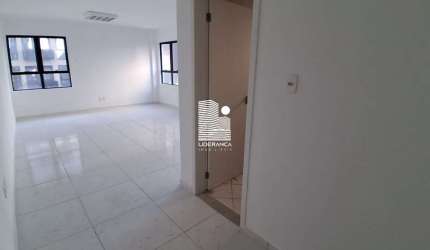 Sala comercial para alugar na Rua Lauro Linhares, --, Trindade, Florianópolis por R$ 1.715