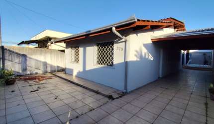 VENDO!!! Casa  c/ 4 dormitórios + piscina
