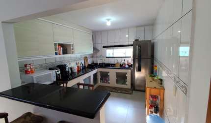 VENDO!!! Lindo sobrado c/ amplo espaço (Médio Padrão)