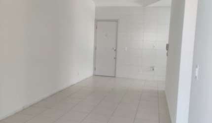 ALUGO APARTAMENTO C/ 2 DORMITÓRIOS E AR CONDICIONADO