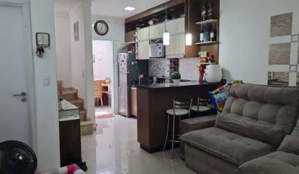 Casa em condomínio fechado com 2 quartos à venda na Rua José Fontoura Costa, Caguassu, Sorocaba por R$ 290.000