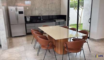 Casa em condomínio fechado com 3 quartos à venda na Pres. Castello Branco, Km 196, 565, Ninho Verde, Pardinho por R$ 1.000.000