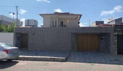 Casa Grande e Confortável à venda na Atalaia. Frente Leste. 420m². 6/4 02 Suítes.