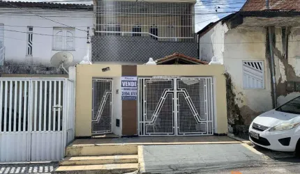 Casa à venda com 02 pavimentos, Próx. à Igreja dos Capuchinhos.  Bairro Novo Paraíso. Aracaju.