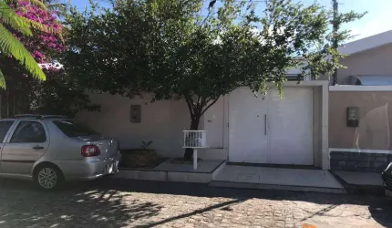 Casa à venda na Farolândia. Próximo ao palácio do governo. Oportunidade.