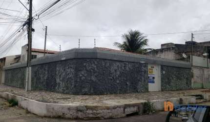 Casa grande de esquina com 3 dormitórios, sendo 1 suíte, Anexo ponto comercial e Kitnet à venda, 196 m² por R$ 650.000 - Ponto Novo - Aracaju/SE