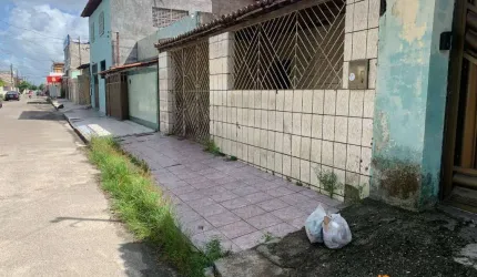 Casa à venda no Cj Eduardo Gomes. Próximo ao G Barbosa.