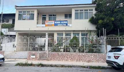 Casa ampla para fins residenciais ou comerciais em excelente localização – Rua Campos, São José