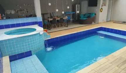 Condominio Fogaça, em Jacareí / Casa com 3 dorms com piscina