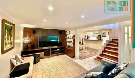 Sobrado a venda em Granja Viana, Cotia, SP, com 209m² de área construída, living para 4 ambientes, 3 dormitórios, sendo 1 suíte, garagem 2 autos.