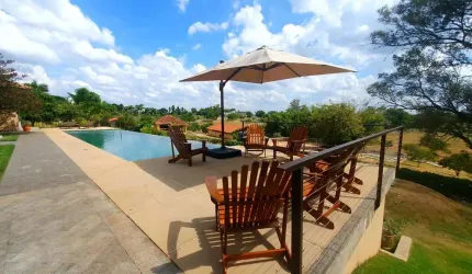 Linda casa no Condomínio Haras Paineiras, em Salto, com 5 suítes e piscina