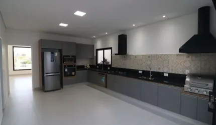 Casa com 3 Dormitórios e Área Gourmet no Condomínio Central Parque em Salto/SP