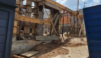 Casa com 3 quartos à venda na Rua Luiza Migot Nicolau, Loteamento Residencial Tiradentes, Poços de Caldas, 140 m2 por R$ 260.000