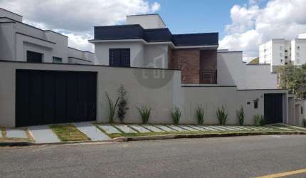 Casa com 3 quartos à venda na Rua Vicente Alves da Silva, 34, Residencial Morumbí, Poços de Caldas, 100 m2 por R$ 580.000