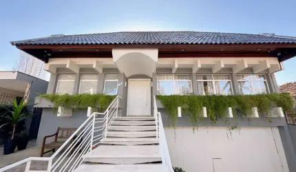 Casa com 4 quartos  à venda, 701.91 m2 por R$3600000.00  - Agua Verde - Curitiba/PR