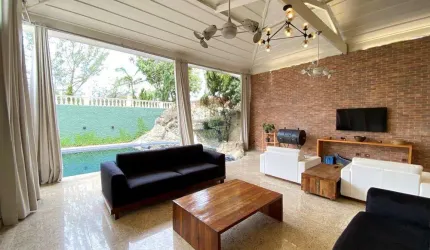 Casa com 1203m² e 6 suites à Venda na Barra da Tijuca com elevador e total segurança