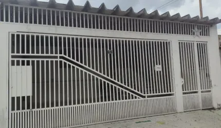 Casa na Grande São Paulo com 3 Dormitórios, Suíte e 2 Vagas de Garagem