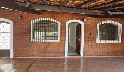 Casa com ótima localização no Jd. Portugal, próximo ao Sesi e comércios - Zona Sul de SJC