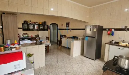 Lindo sobrado no Jardim Portugal - Aceita permuta casa terrea menor valor Ótima localização, comércios nas proximidades , fácil acesso a Av. Cidade Jardim e Av. Ouro Fino