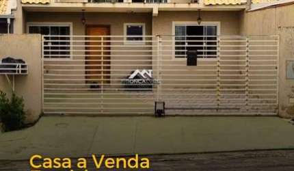CASA COM ÁTICO EM PIRAQUARA
