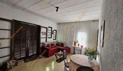 Boa casa, 2 quartos com garagem para 3 carros