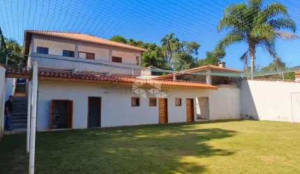 Chacara  com 3 suites, 318m² de construção, á venda por R$  2.500.000,00 .