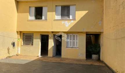 CASA ASSOBRADADA ESPAÇOSA COM QUINTAL, RUDGE RAMOS - SÃO BERNARDO DO CAMPO!
