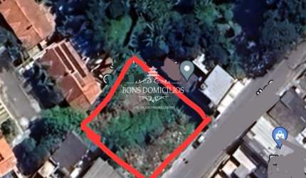 Excelente terreno com 900m já limpo e pronto para o seu projeto! Numa ótima localização em crescimento acelerado.