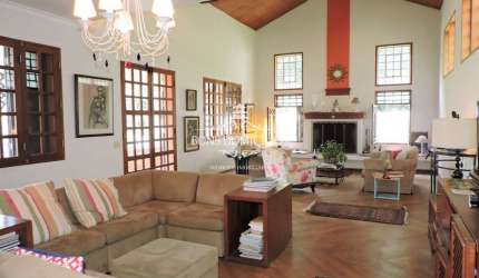 Essa casa na Granja é a oportunidade que você estava esperando 4 Suítes - terr.1.200m2