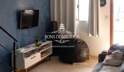 Sobrado no Jardim São Miguel em Cotia com 2 dormitórios e uma vaga por 360 mil