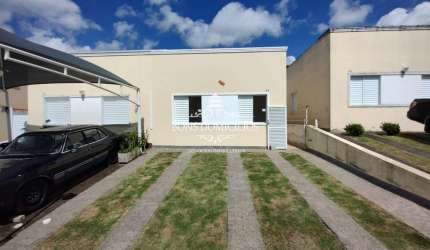 CASA TÉRREA DOS SONHOS! TOTALMENTE PRONTA PARA MORAR! Com 3 dormitórios e duas vagas ao lado do Centro de Caucaia!