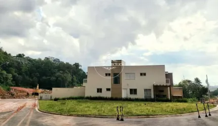 Terreno de 261m de uso misto em excelente condomínio na região da Granja Viana