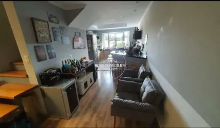 Belíssima casa com excelente padrão de acabamento e decoração ao lado da Granja em bolsão residencial.