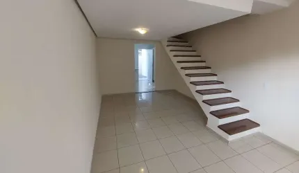 Casa em Condomínio no bairro GRANJA VIANA ÓTIMA LOCALIZAÇÃO por apenas 350 mil !