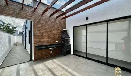 Linda Casa com 3 dormitórios 1 Suíte
