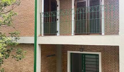 Sobrado à Venda em Centro, Taubaté - SP