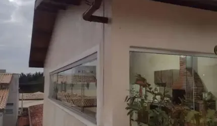 Sobrado à Venda em Residencial Portal da Mantiqueira, Taubaté - SP